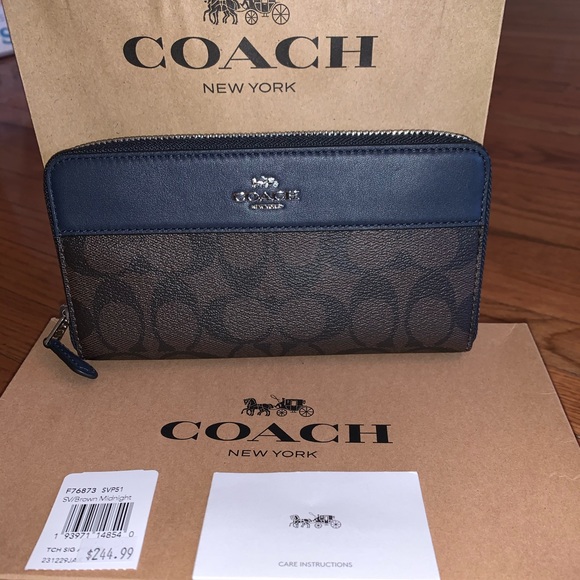 Coach Handbags - NEW Coach Wallet